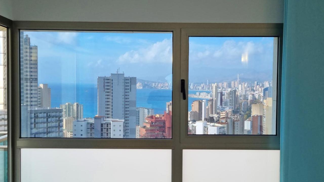 شقة Skyline 11 Sunny Balcony With Stunning Sea Views بينايدورم المظهر الخارجي الصورة