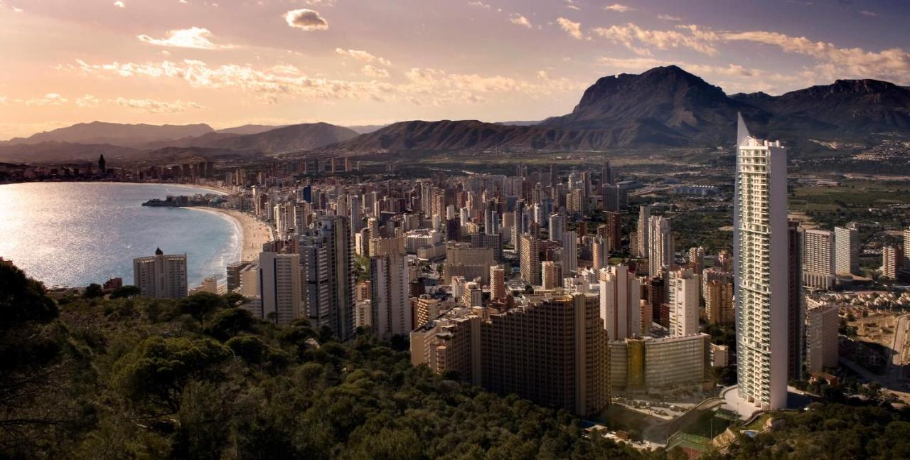 شقة Skyline 11 Sunny Balcony With Stunning Sea Views بينايدورم المظهر الخارجي الصورة